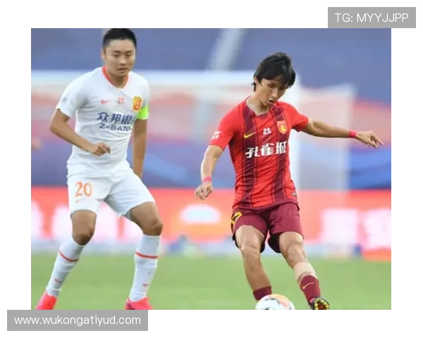 未鸣哨就发任意球，裁判为何不判重发？