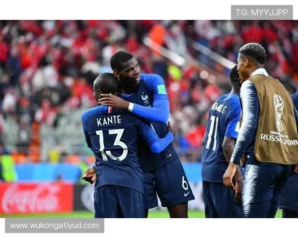 维拉蒂与坎特在中场分工下形成结构分散与单点驱动趋势