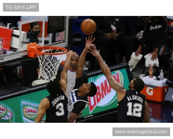 帕克无球跑动制造错位，提升马刺进攻效率