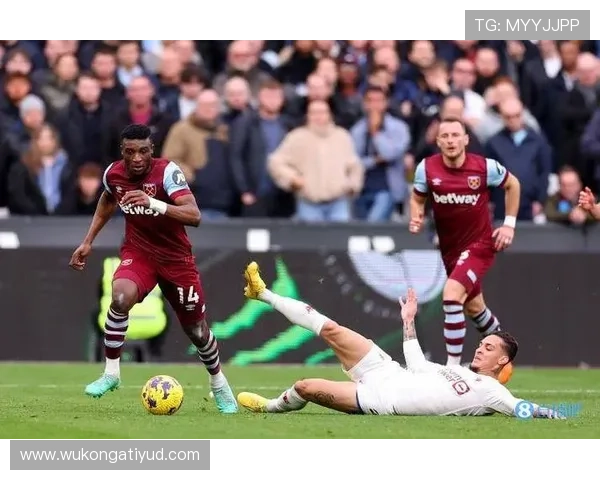 库杜斯与萨卡：英超边锋发展路径对比分析